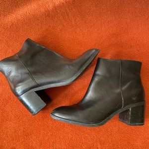 Vince Camuto Booties Size 8